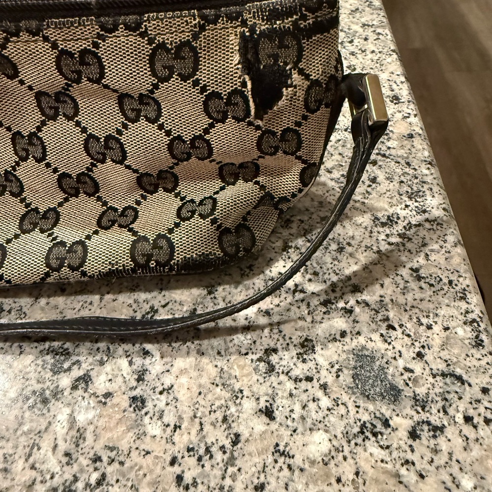 Gucci Beige and Black boat pochette Monogram purse 👜 - Picture 5 of 10